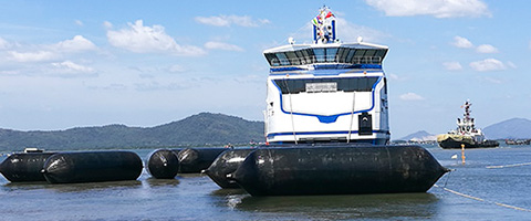 wave-piercing-catamarans-launched-with-Evergreen-ship-launching-air-bags-2